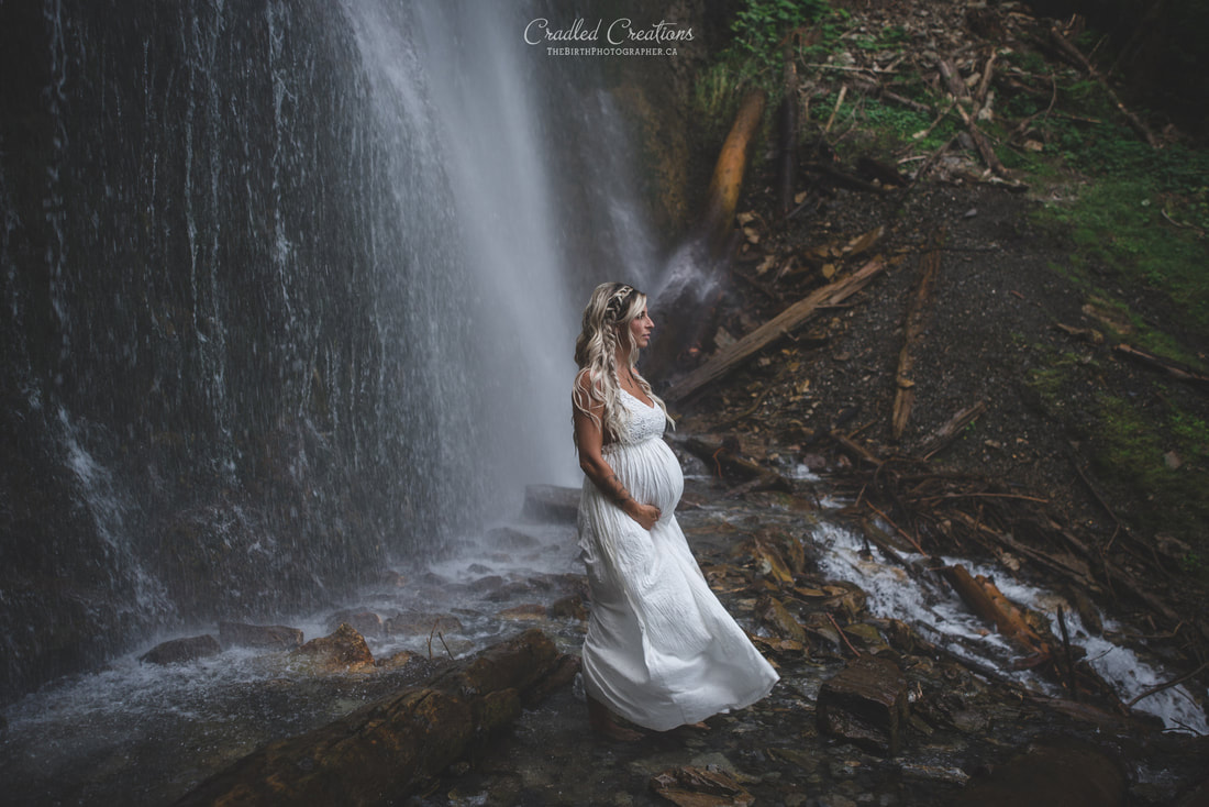maternity photos in waterfall
