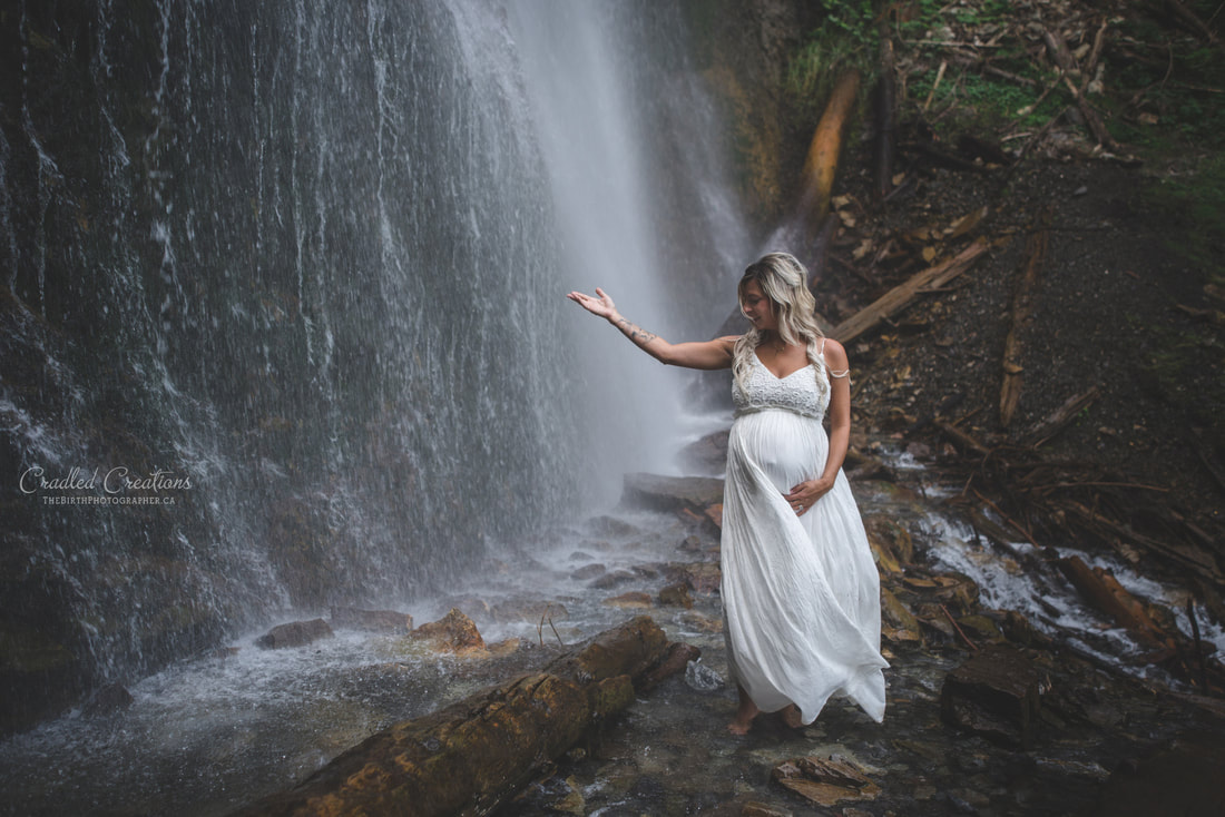 pregnancy photos at waterfall