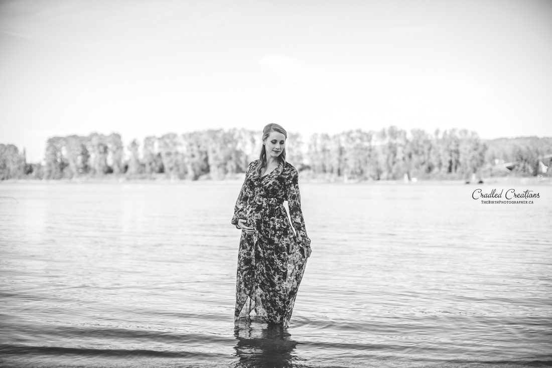 Maternity Photos in Water